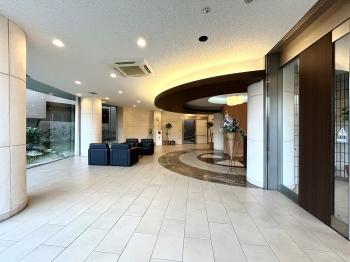 エントランスラウンジ