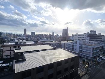 バルコニーからの眺望（南西方向）　眺望は永続的に保証されるものではありません。