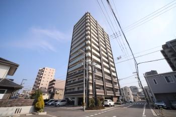 地上11階建、総戸数42戸のマンションです