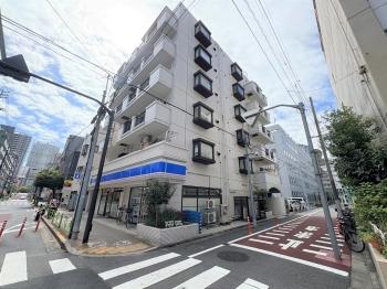 タイル貼りの外観