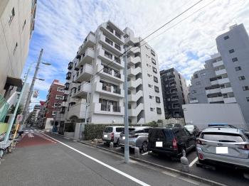 タイル貼りの外観