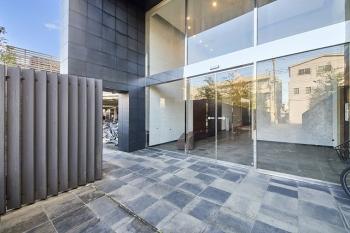 エントランス前