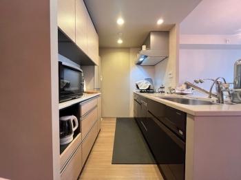 料理をしながら会話を楽しめる、対面式キッチンが採用されています。