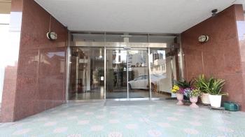 重厚感のあるエントランスです