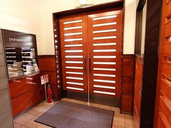 マンションエントランス　管理員勤務時間：月～金9時～12時