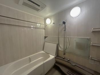 １６２０サイズの浴室　足を伸ばせる充分な広さがあり１日の疲れを癒してくれます