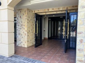 エントランス前