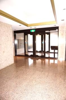 お客様をお迎えするエントランスアプローチ