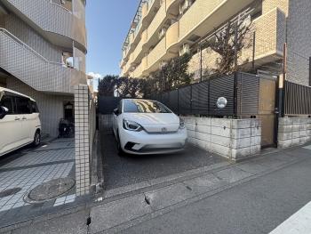 特定専用駐車場（月額11000円）