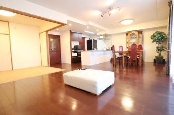 約20帖の広々LDKは家族の集う空間です。