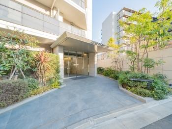 エントランス前