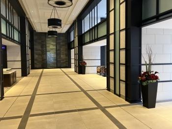 重厚感のあるエントランスホール