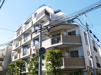 代々木上原駅徒歩４分でありながら、周辺環境は住宅街で閑静な住環境です