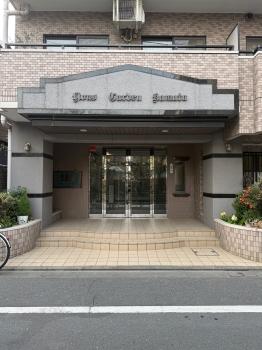 重厚感のあるエントランス