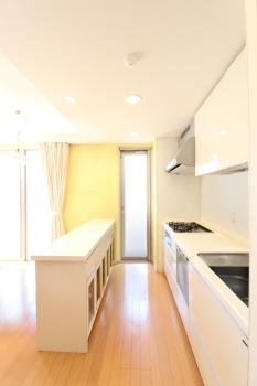 キッチン　（CGで加工したリフォームイメージです）