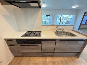 料理をしながら京橋川を見ることができます。