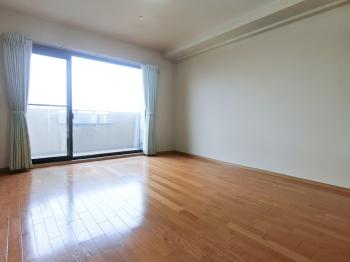 約6.0帖の洋室1です。