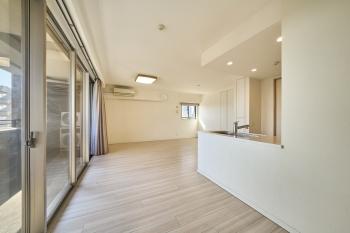 約2.2mのハイサッシ、断熱性に優れた複層ガラス