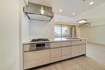 整流板付ステンレス製レンジフード、ドイツのショット社製ガラストップコンロ