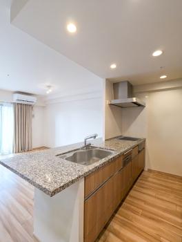 キッチン（現況写真と間取り図面をもとにＣＧで作成したリフォームイメージです。）