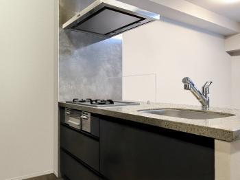 リビングを見渡せるカウンターキッチンです（ＣＧで作成したリフォームイメージです）