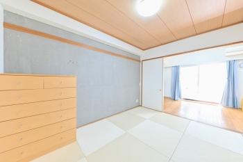 リビング・ダイニングに隣接しており、一体利用が可能。