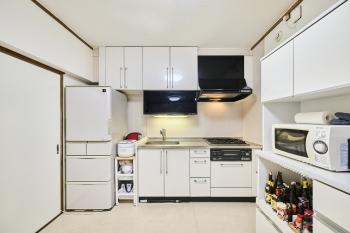 ３口コンロ（グリル付き）、浄水器つき水栓