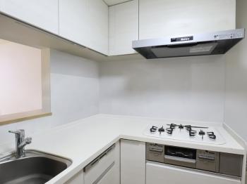 キッチン。現況写真と間取り図面をもとにCGで作成したリフォームイメージです。