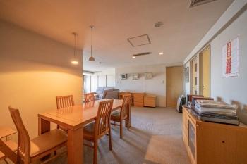 リビング部分とダイニング部分を分けて使用できる広さです。