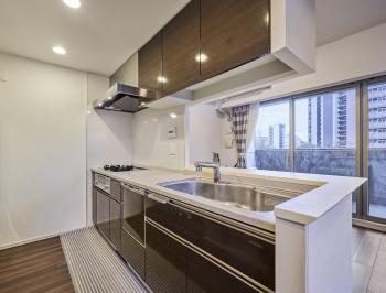 キッチン約3.3帖／浄水器・食器洗い乾燥機を完備の対面式キッチン