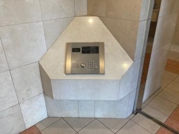 来訪者の確認ができるＴＶモニター付きオートロック