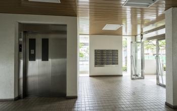 スキップフロアのエレベーター1基