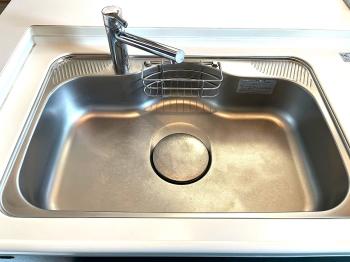 シングルレバーの混合水栓、シンクです。