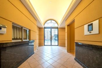 ＴＶモニター付きオートロックを備えたエントランス風除室