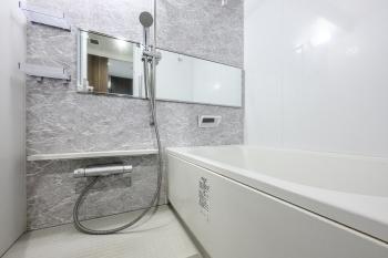 明るい清潔感のある浴室です。（CGで作成したリフォームイメージ）