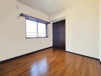 クロゼット、物入を備え、収納がある洋室１（CGで作成したリフォームイメージです）