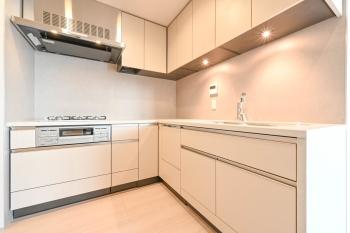 約４．４帖のシステムキッチン