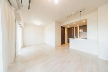 約16.3帖のリビングダイニングキッチン（CGで作成したリフォームイメージです）