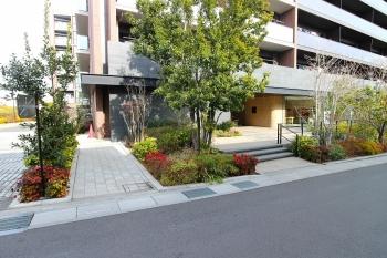 エントランス（階段、スロープつき）