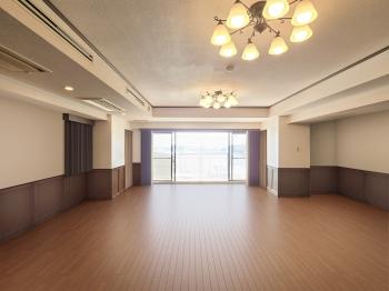 リビングダイニング（約３０．４帖）　（ＣＧで作成したリフォームイメージです。）