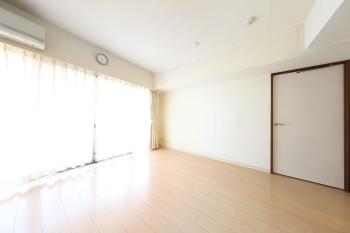 東向きバルコニーに面しており午前中から明るく過ごせる空間です。