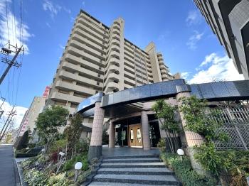 建物北東側写真。（本物件は南西棟になります。）