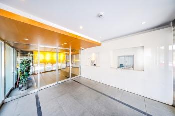 不審者や勧誘員などが建物内に立ち入るのを防いでくれるオートロック付き