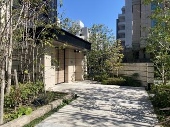 エントランス前のアプローチです。