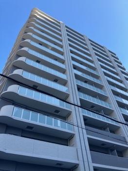 タイル張りの外観