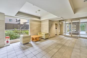 落ち着きある空間のロビー