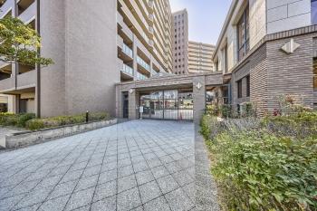 暮らしの品格を高める、落ち着きのフロントスペース