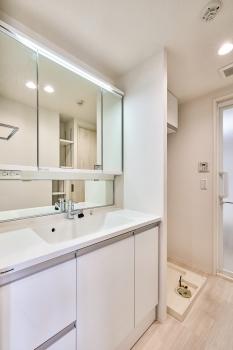 移動がしやすい2WAY仕様の洗面室