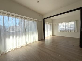 南向きの明るいリビングダイニング