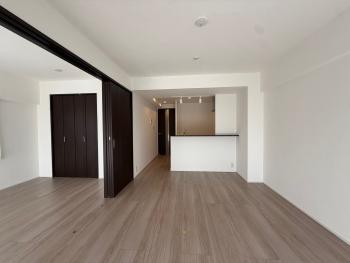 南向きの明るいリビングダイニング